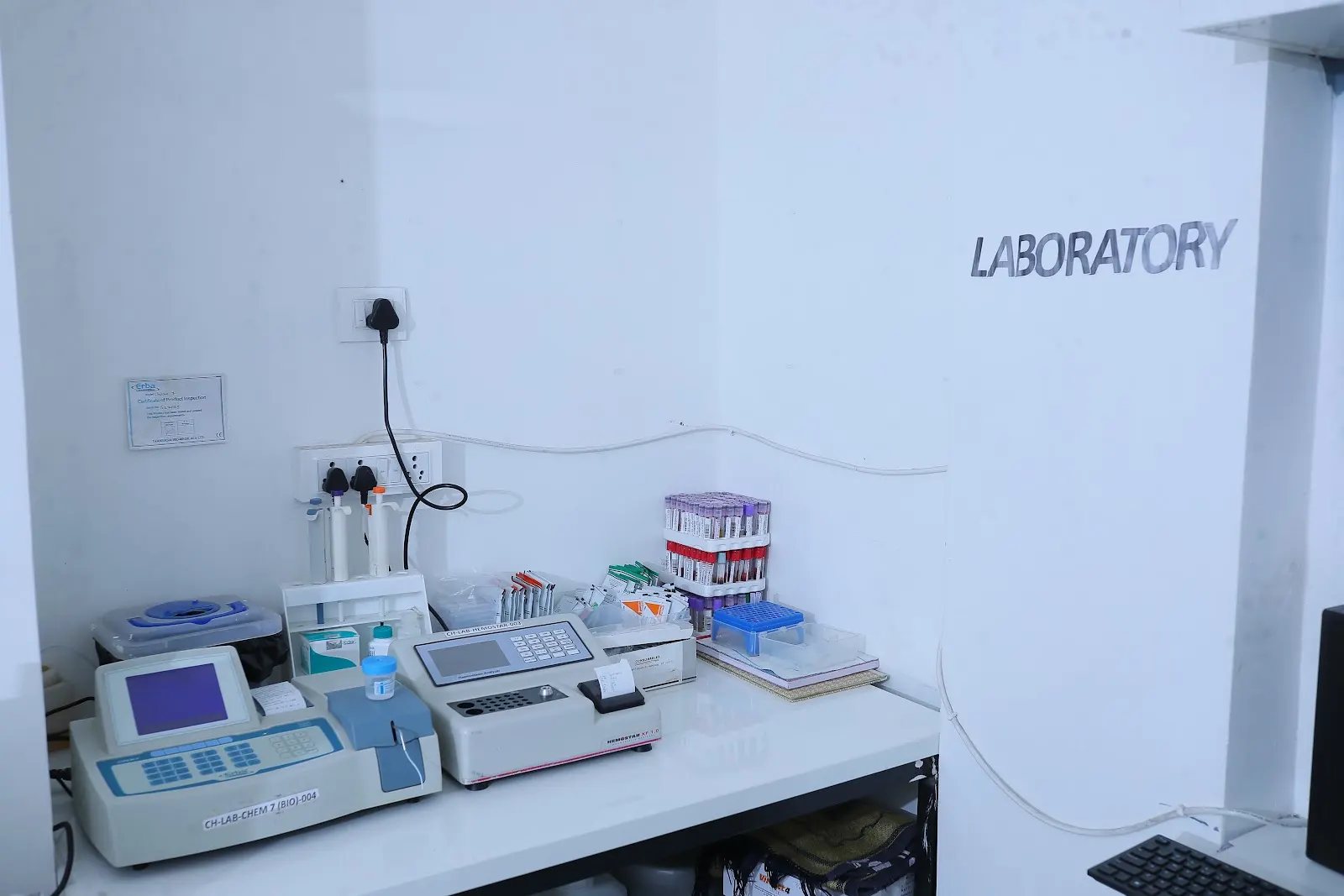 Laboratory at Caspian Diagnostic Centre, Vijay Nagar Colony